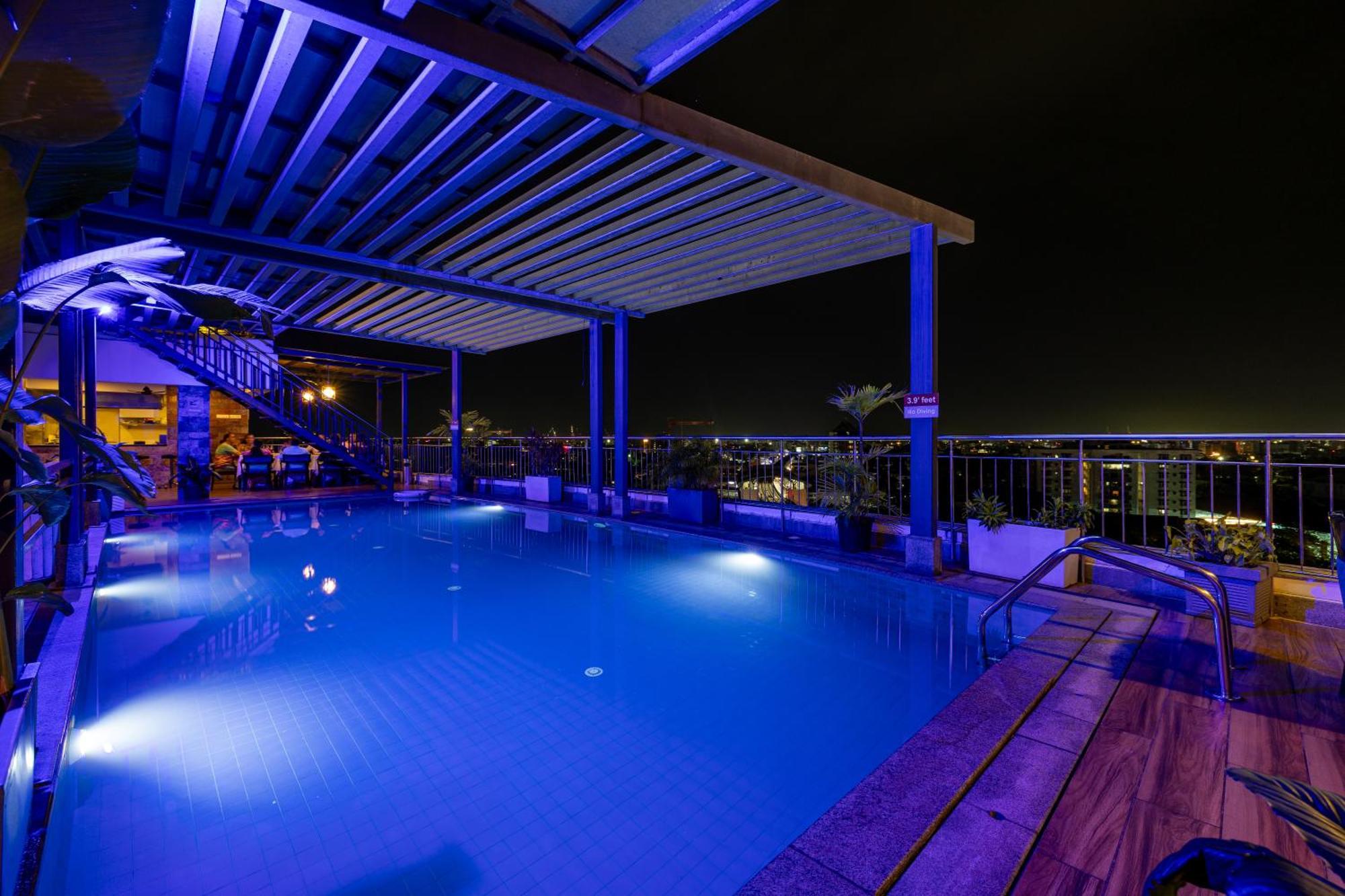 Olive Downtown Hotel Kochi Exterior photo